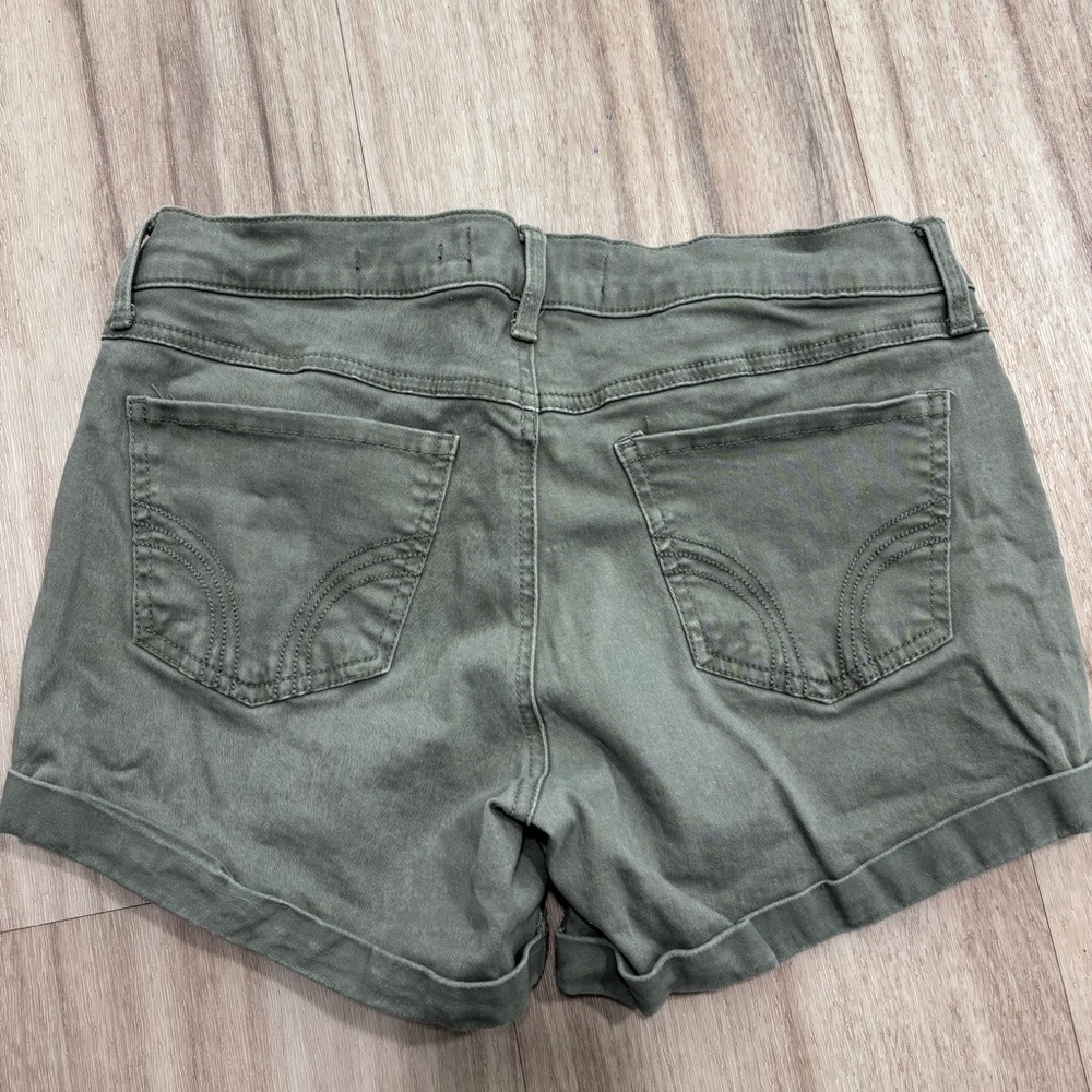 Hollister Low-Rise Midi Shorts - Picture 5 of 6